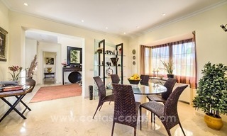Villa te koop in Marbella Oost, met panoramisch zeezicht 10