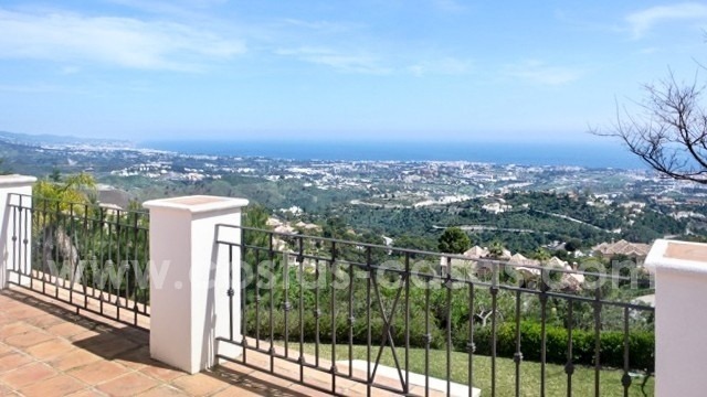 Te koop in La Zagaleta te Benahavis – Marbella: Villa met zeezicht
