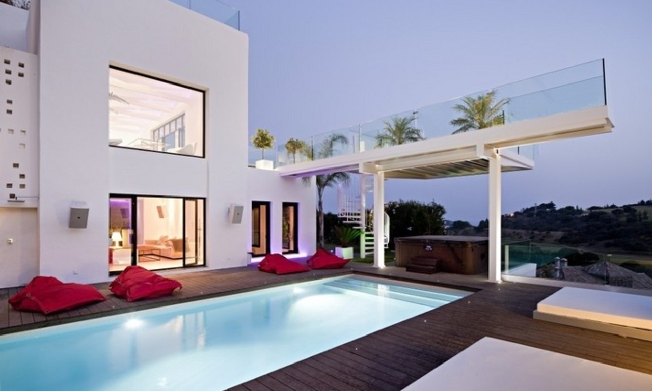Exclusieve moderne villa te koop in het gebied van Marbella – Benahavis 0