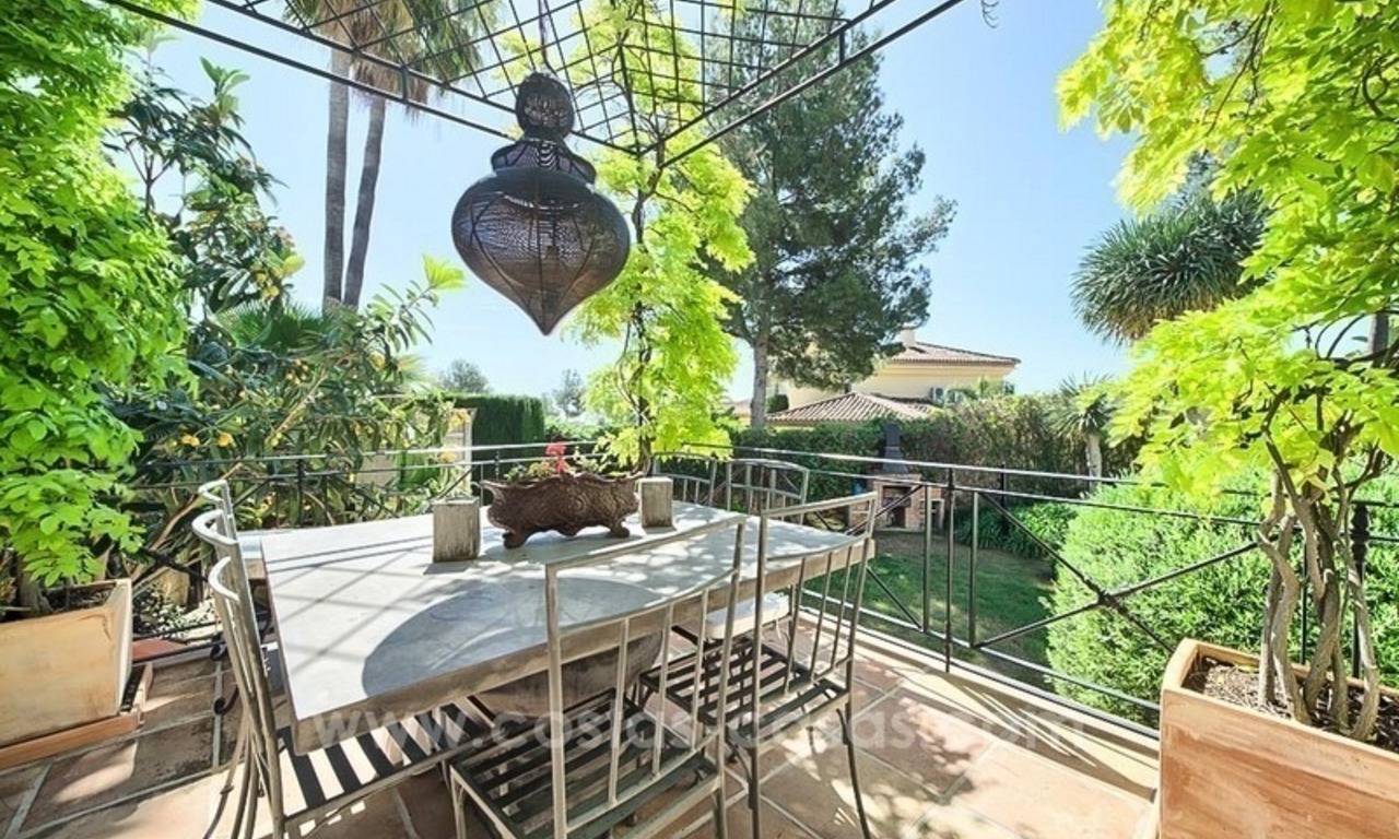Gerenoveerde villa te koop in een prestigieuze en omheinde wijk Altos Reales op de Golden Mile te Marbella 11