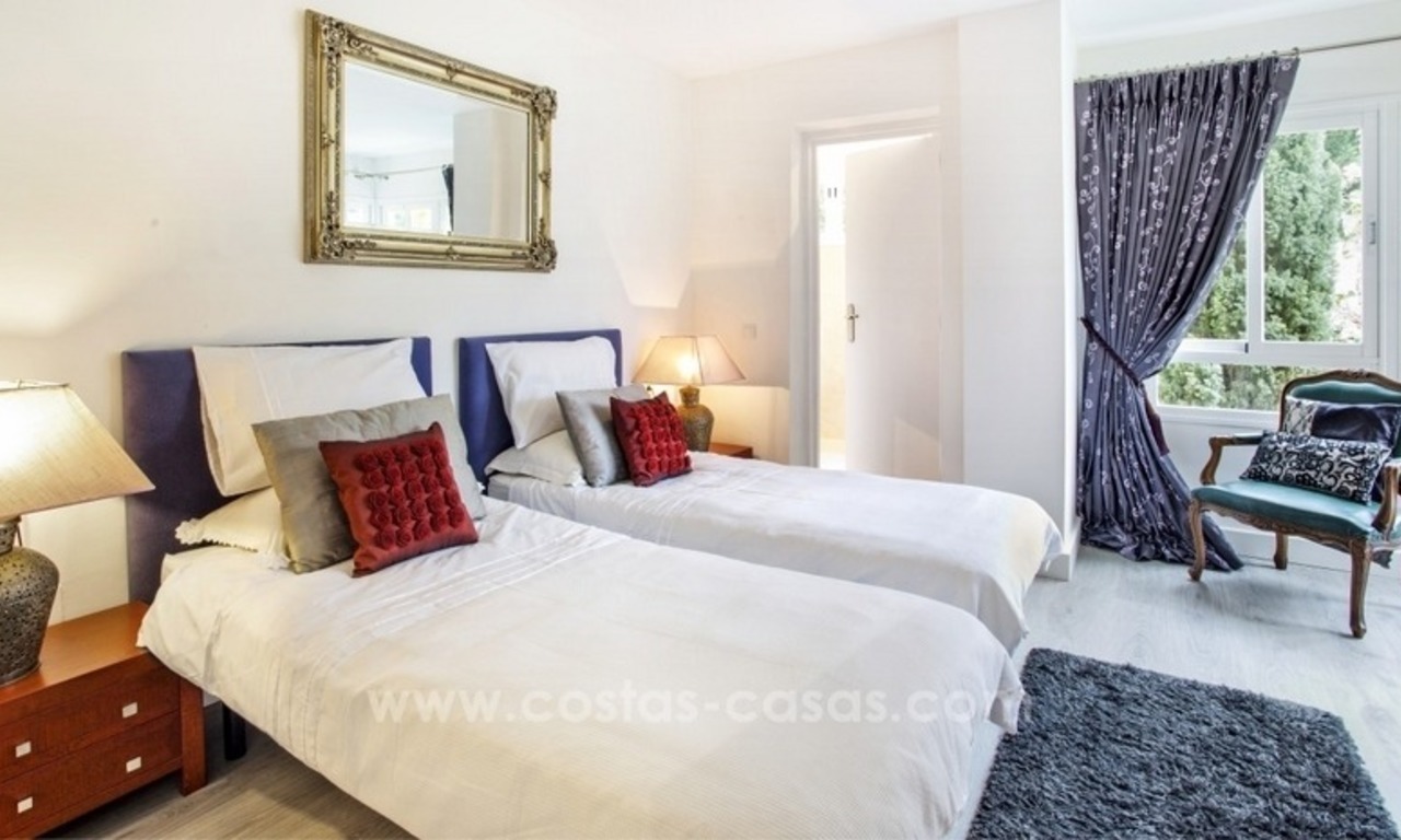 Gerenoveerd drieslaapkamer appartement te koop met golfzicht in Elviria, Marbella 6