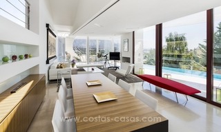 Te koop in Nueva Andalucia, Marbella: Design Villa met panoramisch golf-, berg- en zeezicht 6