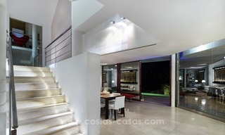 Te koop in Nueva Andalucia, Marbella: Design Villa met panoramisch golf-, berg- en zeezicht 11