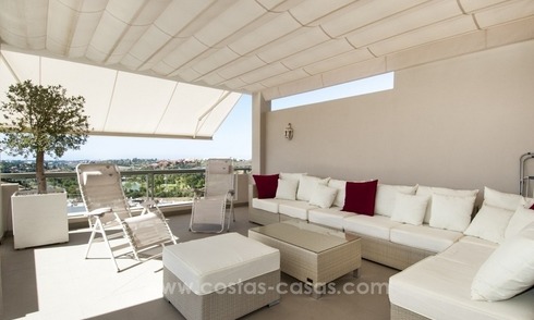 Modern, luxe golf penthouse appartement te koop in Marbella - Benahavís 