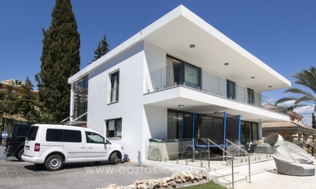 Gloednieuwe moderne villa te koop in Nueva Andalucia, Marbella 3