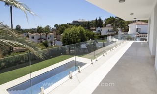 Gloednieuwe moderne villa te koop in Nueva Andalucia, Marbella 11