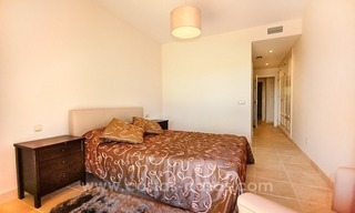 Mooi appartement te koop in Benahavis - Marbella in een complex direct aan de golfbaan 8
