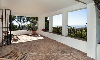 Villa te koop in Provençaalse stijl in El Madroñal, Benahavis – Marbella, met panoramisch berg-en zeezicht 15