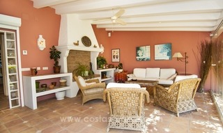 Villa te koop in Provençaalse stijl in El Madroñal, Benahavis – Marbella, met panoramisch berg-en zeezicht 9