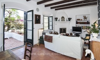 Villa te koop in Provençaalse stijl in El Madroñal, Benahavis – Marbella, met panoramisch berg-en zeezicht 12