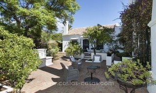 Villa te koop in Provençaalse stijl in El Madroñal, Benahavis – Marbella, met panoramisch berg-en zeezicht 20