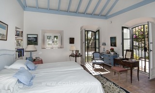 Villa te koop in Provençaalse stijl in El Madroñal, Benahavis – Marbella, met panoramisch berg-en zeezicht 24