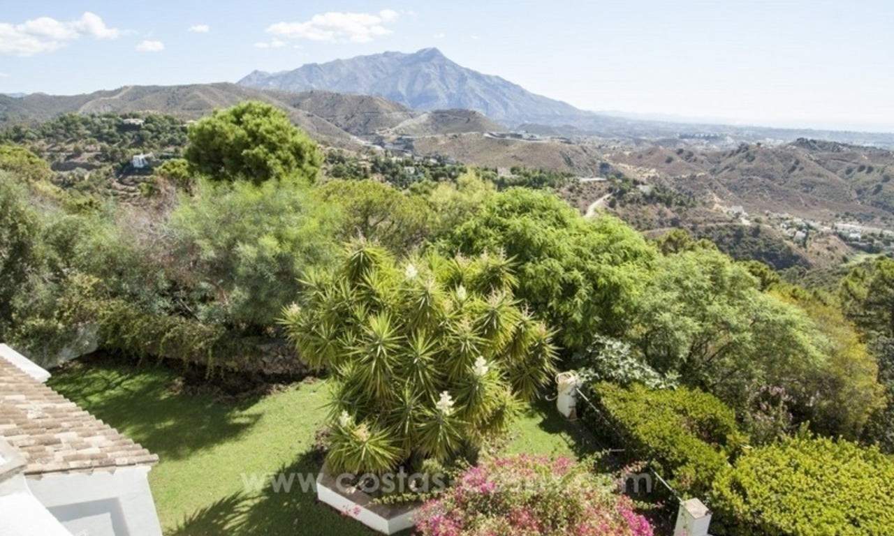 Villa te koop in Provençaalse stijl in El Madroñal, Benahavis – Marbella, met panoramisch berg-en zeezicht 33