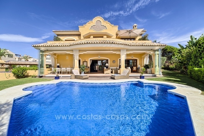 Villa in klassieke stijl te koop in Elviria te Marbella