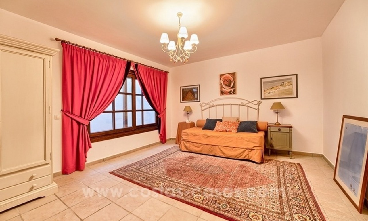 Villa in klassieke stijl te koop in Elviria te Marbella 18