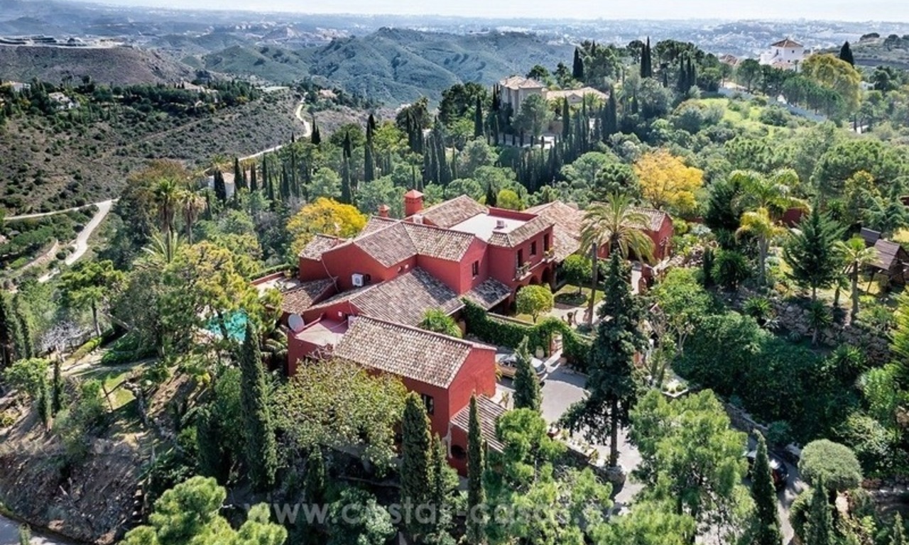 Klassieke landelijke villa te koop in El Madroñal te Benahavis - Marbella 1