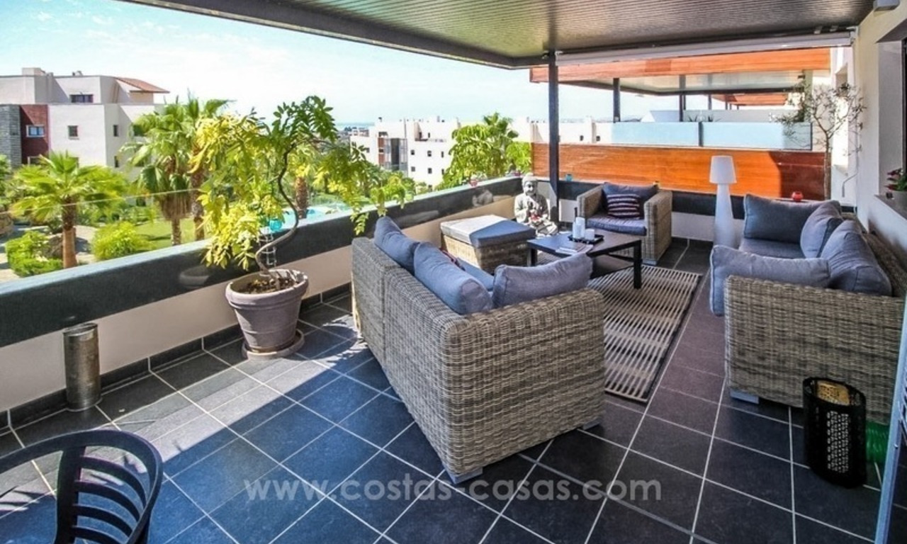 Quasi nieuw en modern appartement te koop op 5* golfresort in Benahavis, tussen Marbella en Estepona 1