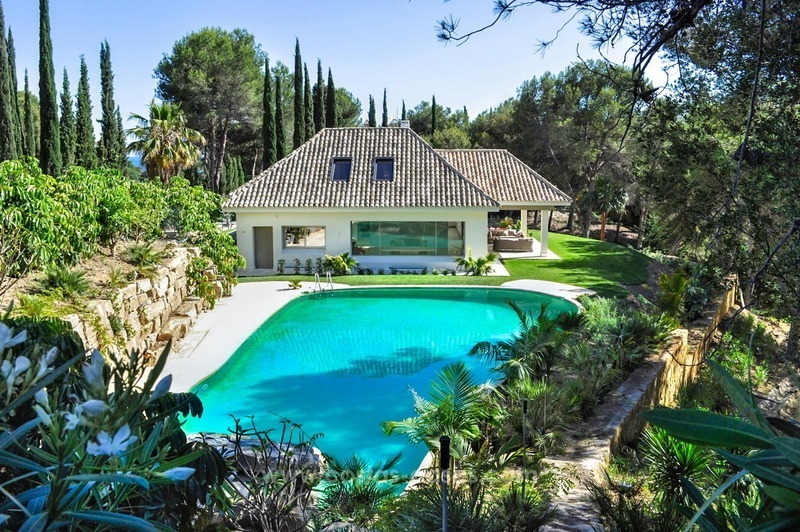 Nieuwe luxe contemporaine eerstelijne golf villa te koop in oost Marbella