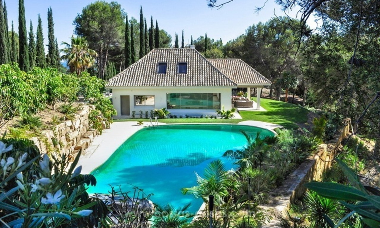 Nieuwe luxe contemporaine eerstelijne golf villa te koop in oost Marbella 0