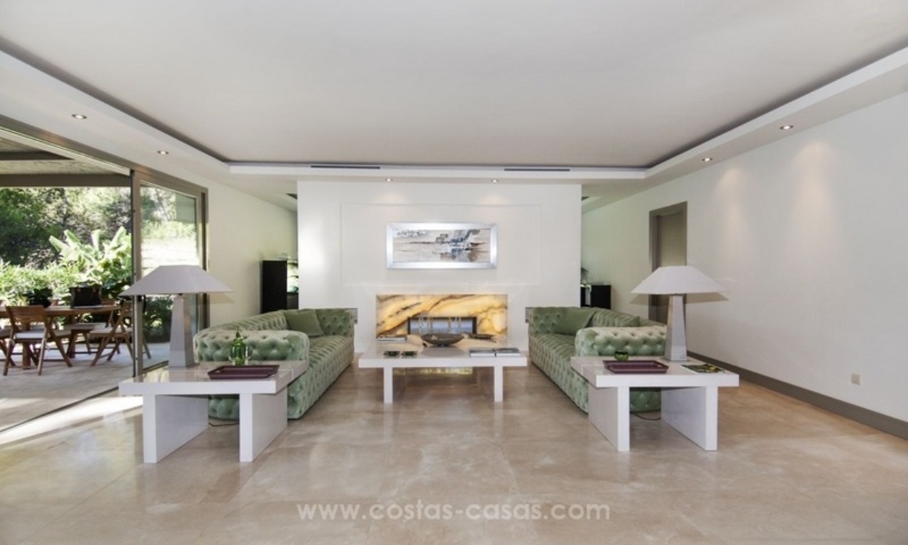 Nieuwe luxe contemporaine eerstelijne golf villa te koop in oost Marbella 16