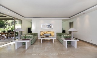 Nieuwe luxe contemporaine eerstelijne golf villa te koop in oost Marbella 16