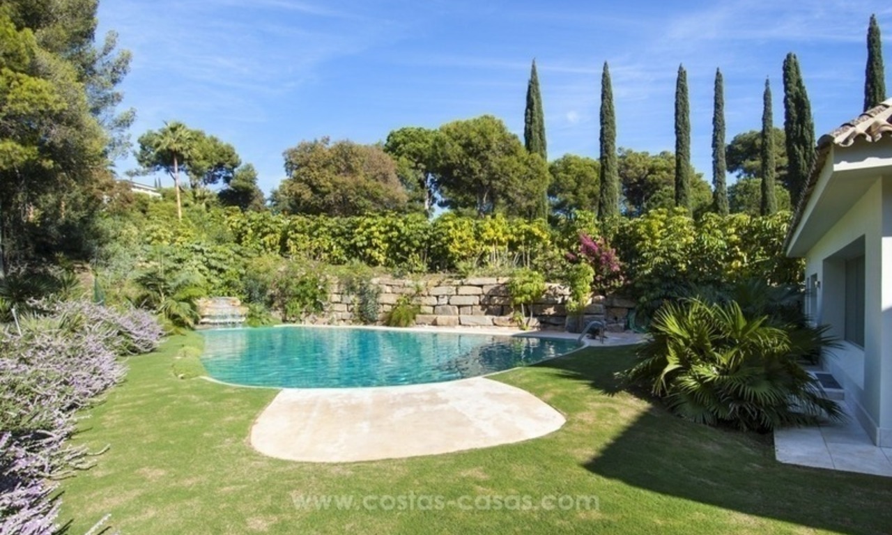 Nieuwe luxe contemporaine eerstelijne golf villa te koop in oost Marbella 2