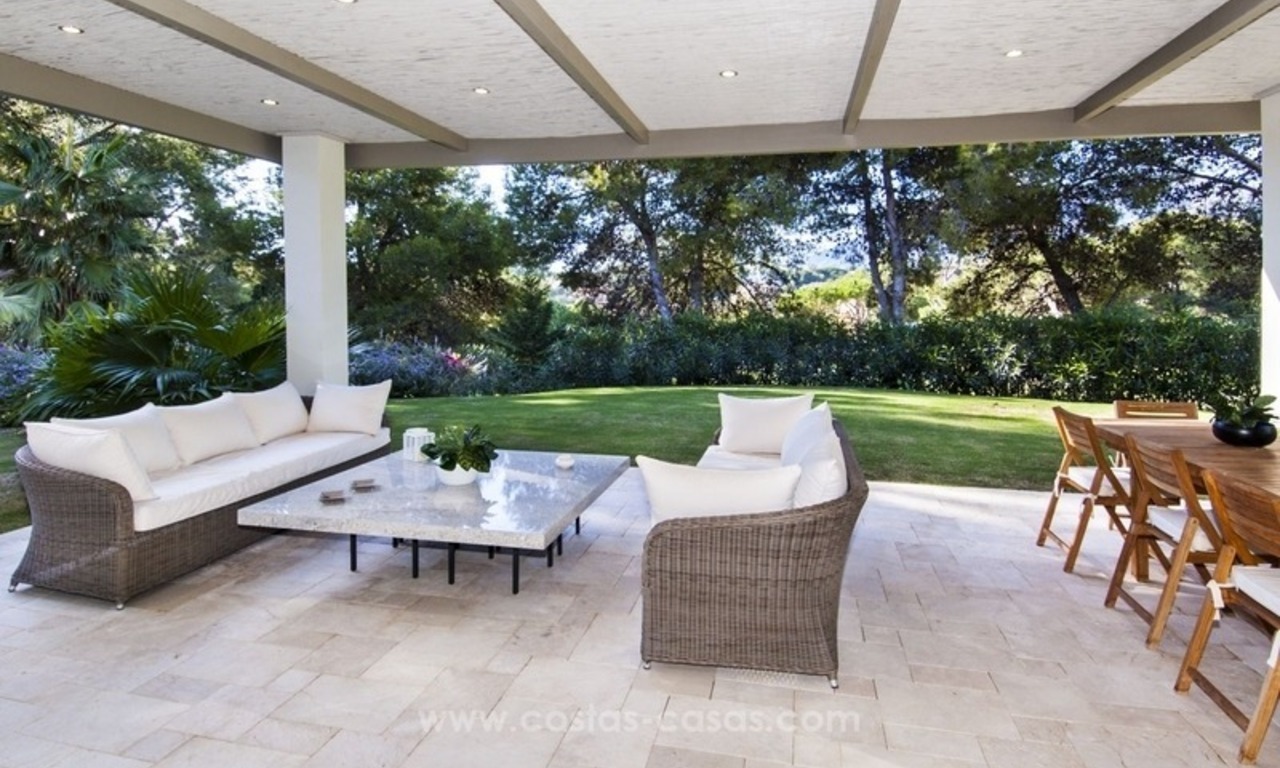 Nieuwe luxe contemporaine eerstelijne golf villa te koop in oost Marbella 13