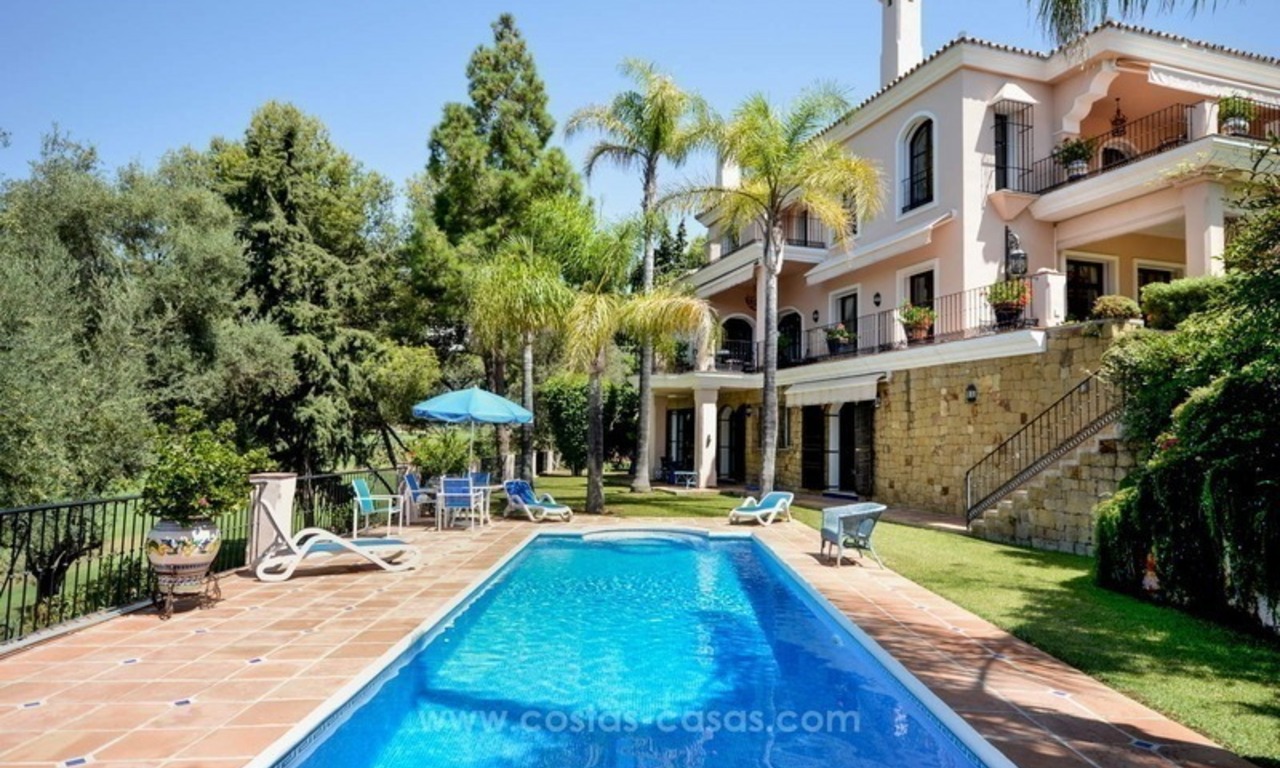 Luxe villa te koop, eerstelijn golf, Marbella oost 0