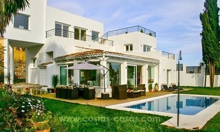Moderne scherpgeprijsde villa te koop met zeezicht in oost Marbella 1