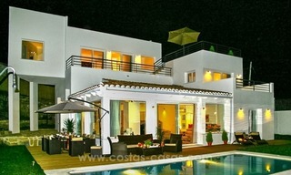 Moderne scherpgeprijsde villa te koop met zeezicht in oost Marbella 22