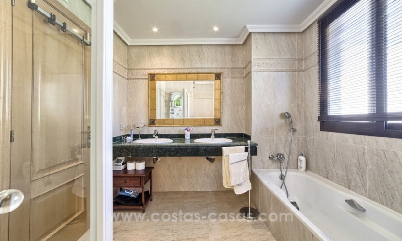 Luxe penthouse met golf- en zeezicht te koop in Benahavis – Marbella 16