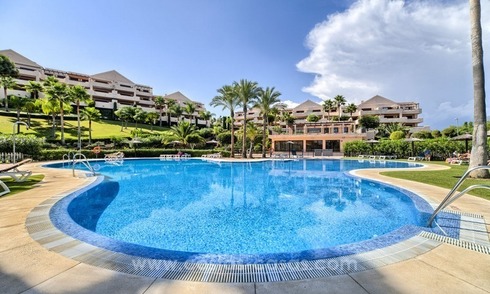 Luxe penthouse met golf- en zeezicht te koop in Benahavis – Marbella 