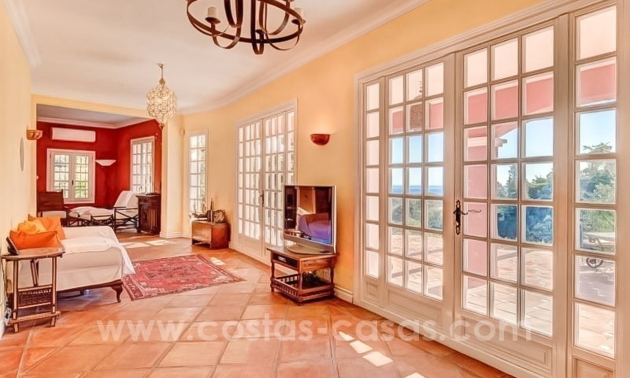 Charmante Andalusische Villa te koop met uitstekend zee- en bergzicht in El Madroñal in Benahavis – Marbella 15