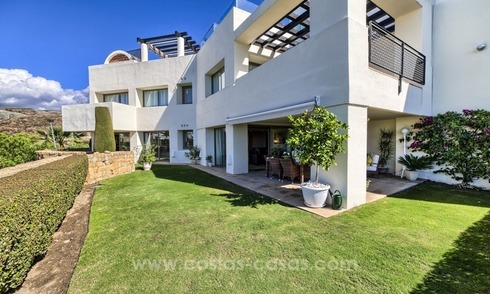 Modern luxe eerstelijn golf appartement te koop in een 5-sterren golf resort in Benahavis – Marbella 