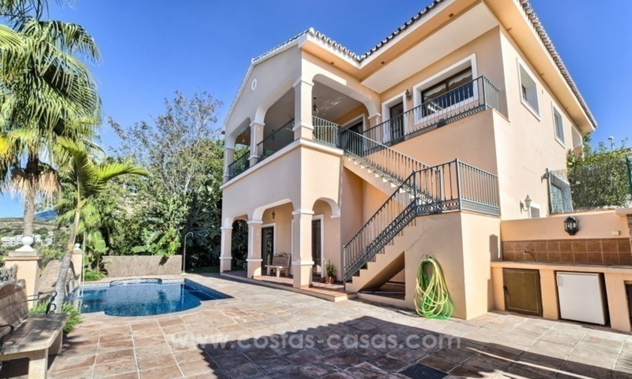 Ruime kwaliteits villa te koop met zeezicht in Marbella – Benahavis 1