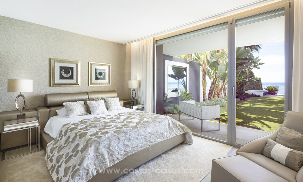 Moderne Eerstelijns strand villa te koop in oost Marbella 14975
