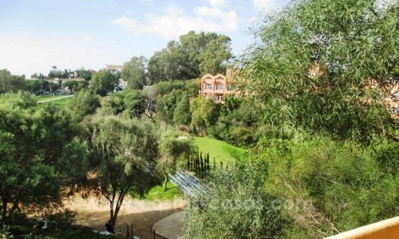 Te koop Marbella, Cabopino: Goedkope huizen, eerstelijn golf 21