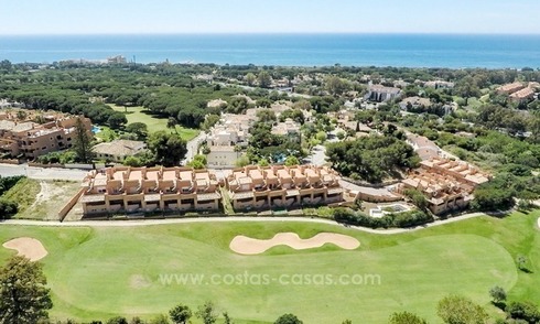 Te koop Marbella, Cabopino: Goedkope huizen, eerstelijn golf 