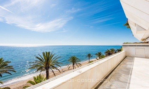 Exclusief upmarket eerstelijn strand appartement te koop in Marbella centrum 