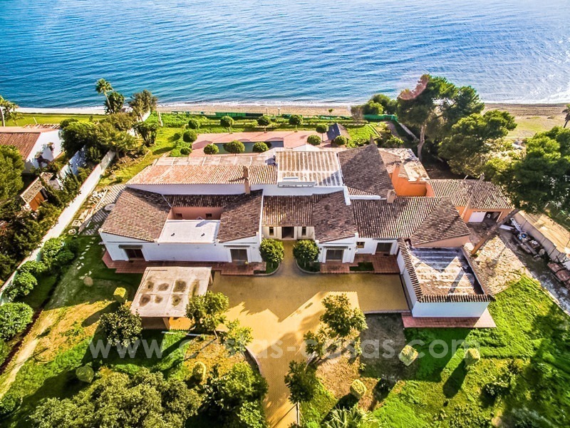 Grond met villa project te koop, eerstelijn strand, New Golden Mile, Marbella – Estepona