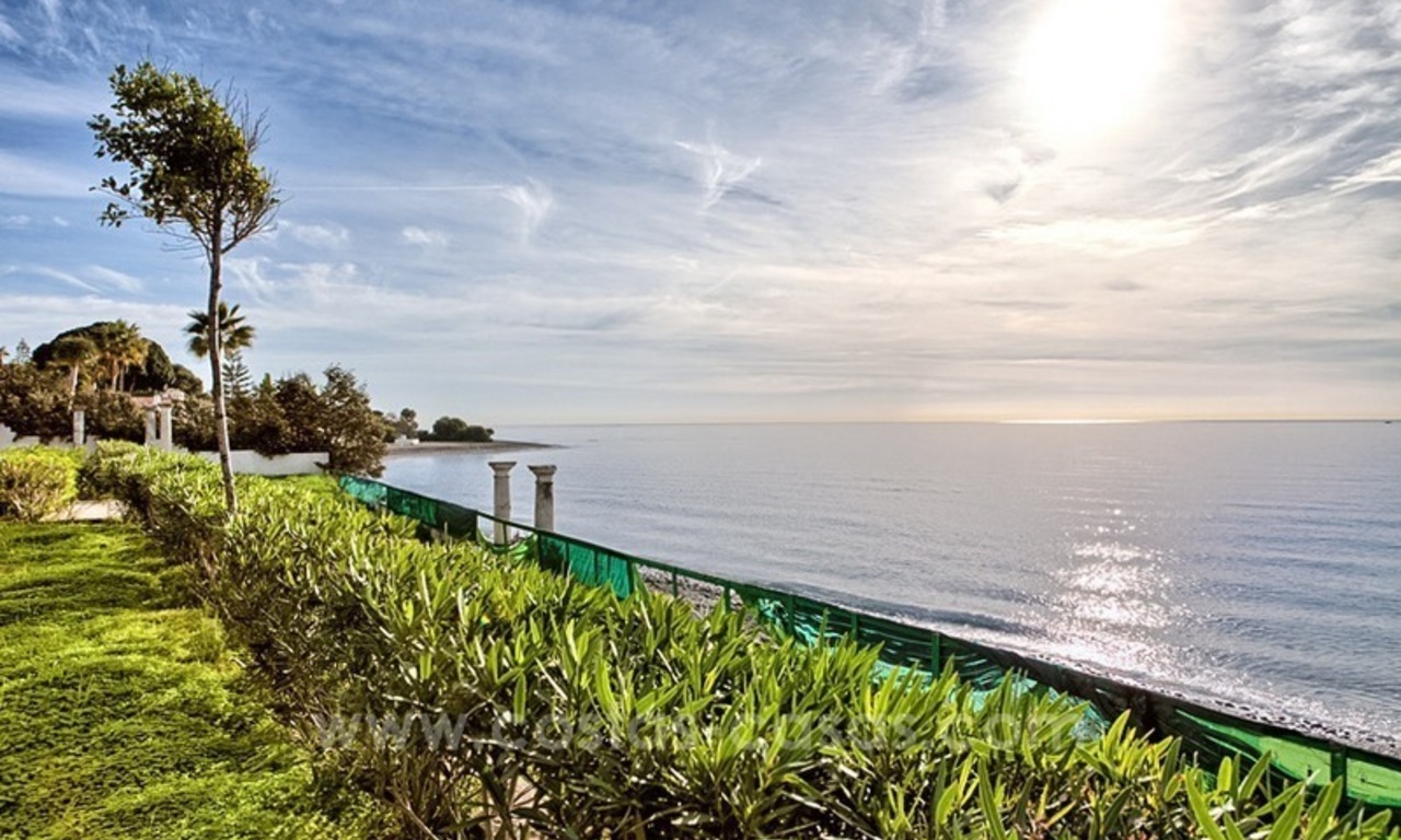 Grond met villa project te koop, eerstelijn strand, New Golden Mile, Marbella – Estepona 4