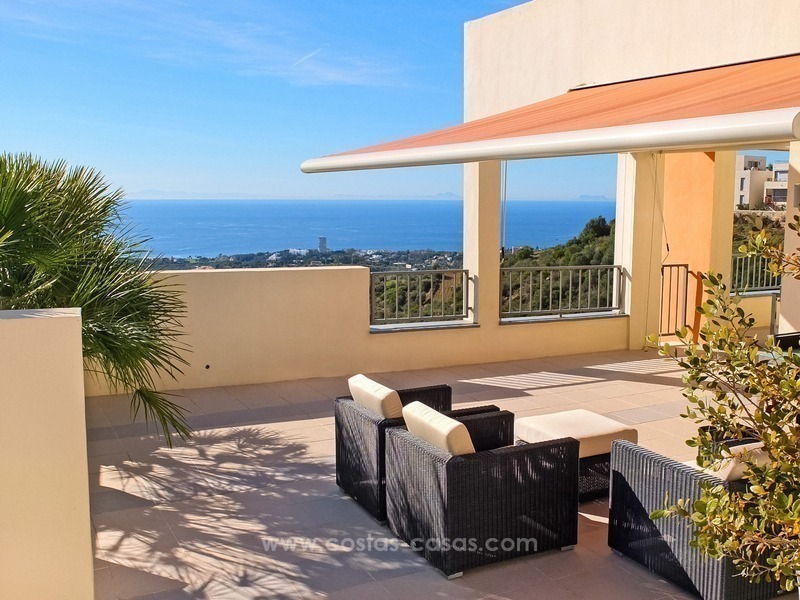 Een modern penthouse te koop in een luxe resort in Marbella