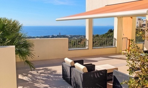 Een modern penthouse te koop in een luxe resort in Marbella 
