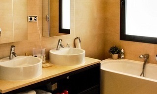 Een modern penthouse te koop in een luxe resort in Marbella 11