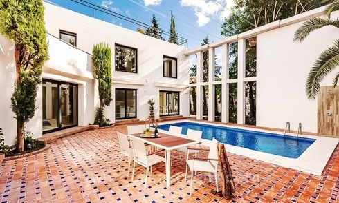 Volledig gerenoveerde contemporaine villa te koop in Nueva Andalucia te Marbella 