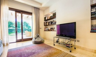 Luxe villa te koop in een moderne Andalusische stijl, op de Golden Mile te Marbella 13