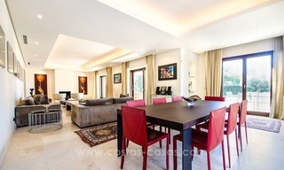Luxe villa te koop in een moderne Andalusische stijl, op de Golden Mile te Marbella 9