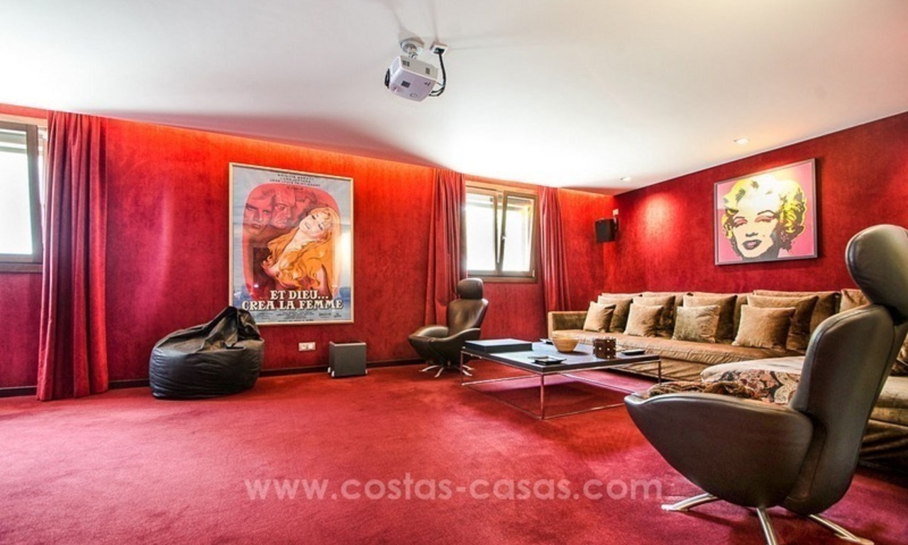 Luxe villa te koop in een moderne Andalusische stijl, op de Golden Mile te Marbella 20