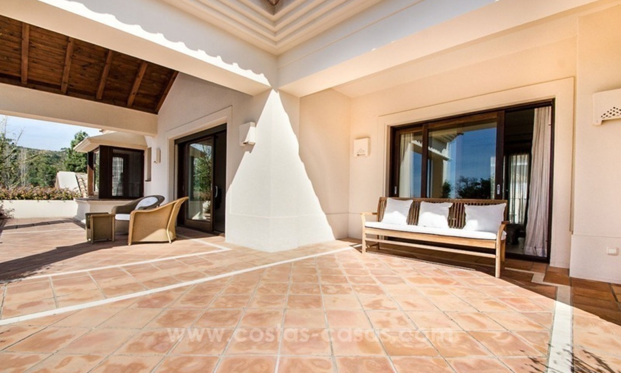 Luxe villa te koop in een moderne Andalusische stijl, op de Golden Mile te Marbella 33