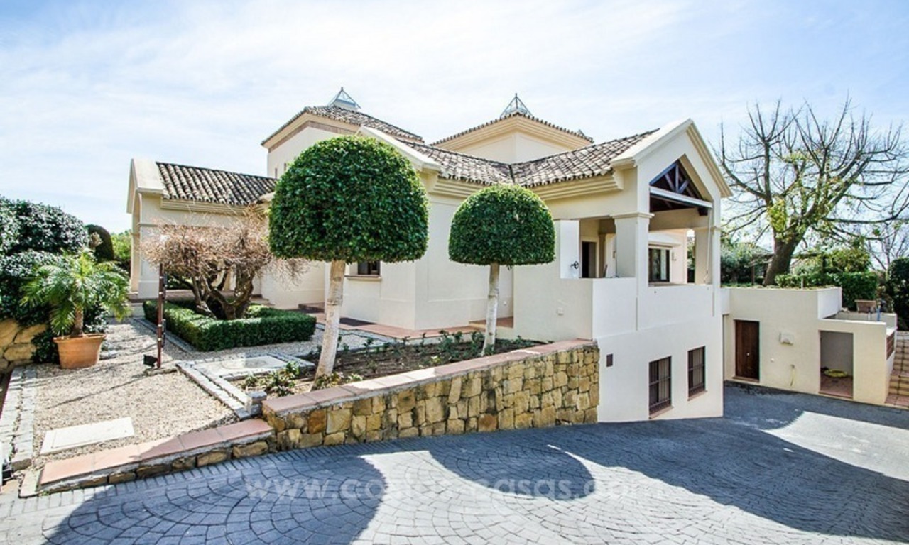 Luxe villa te koop in een moderne Andalusische stijl, op de Golden Mile te Marbella 3